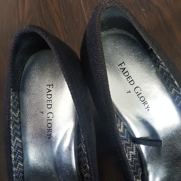 Faded Glory Black Peep Toe Wedges size 7 - Picture 4 of 7